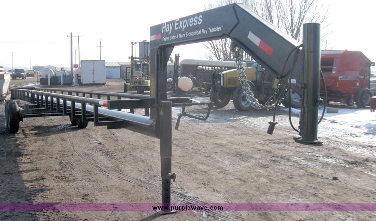 image for item 3405 2009 Hay Express round bale trailer