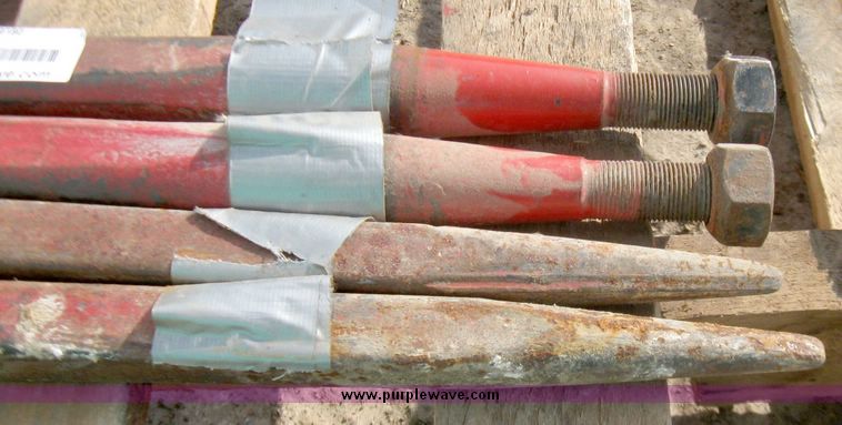 image for item 3409 (4) 28" bale spears