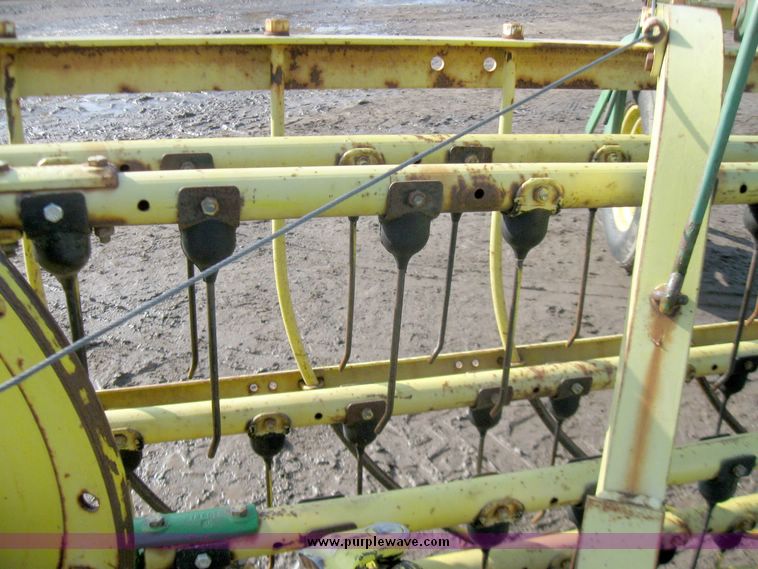 image for item 3411 John Deere 670 side delivery rake
