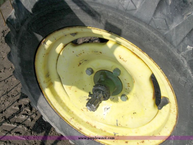 image for item 3411 John Deere 670 side delivery rake