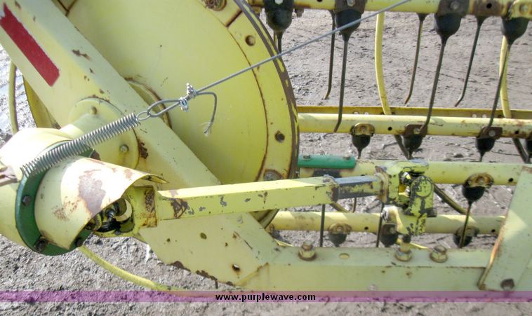 image for item 3411 John Deere 670 side delivery rake