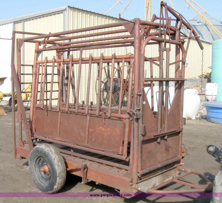 image for item 3420 Portable Squeeze chute with scale