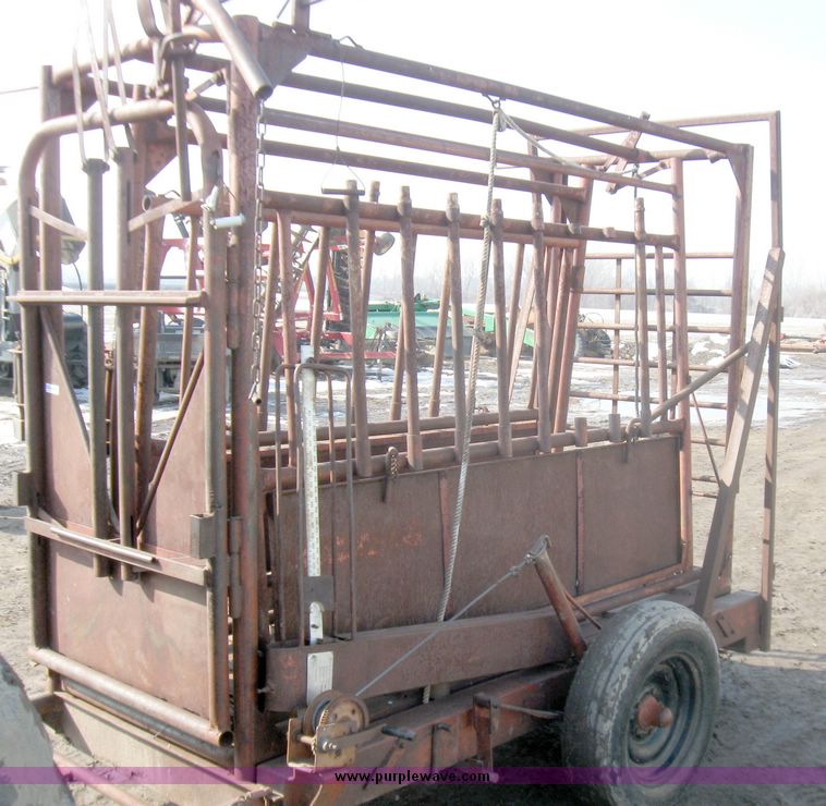 image for item 3420 Portable Squeeze chute with scale