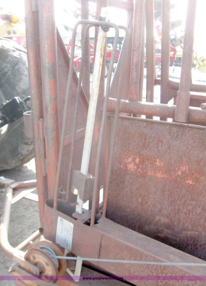 image for item 3420 Portable Squeeze chute with scale