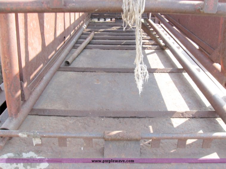 image for item 3420 Portable Squeeze chute with scale