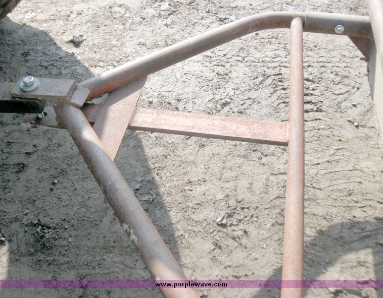 image for item 3420 Portable Squeeze chute with scale