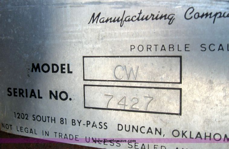 image for item 3420 Portable Squeeze chute with scale