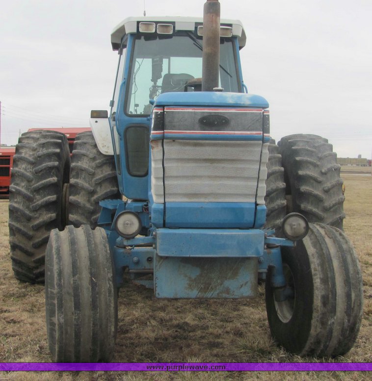 image for item 3439 1986 Ford TW25 tractor