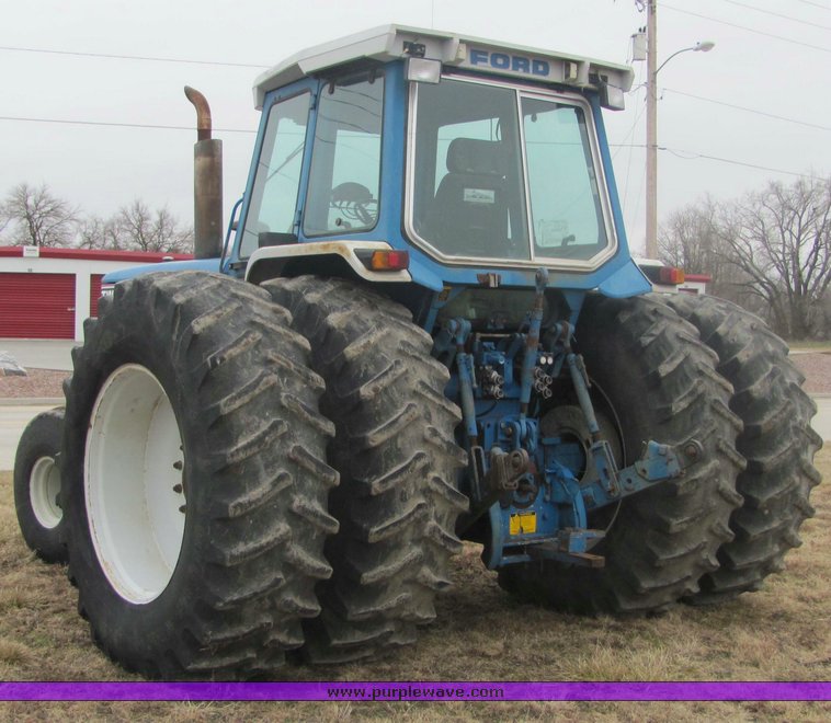 image for item 3439 1986 Ford TW25 tractor