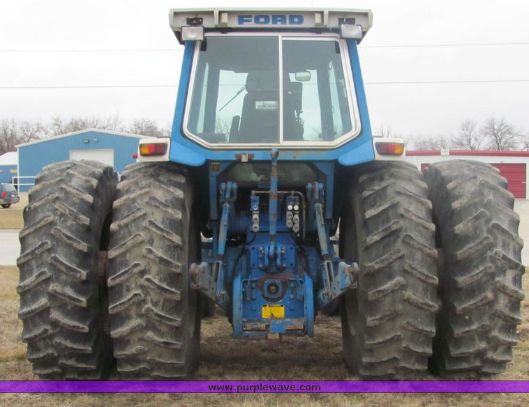 image for item 3439 1986 Ford TW25 tractor