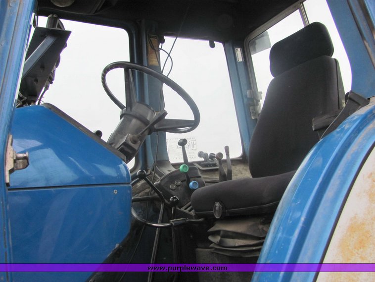 image for item 3439 1986 Ford TW25 tractor