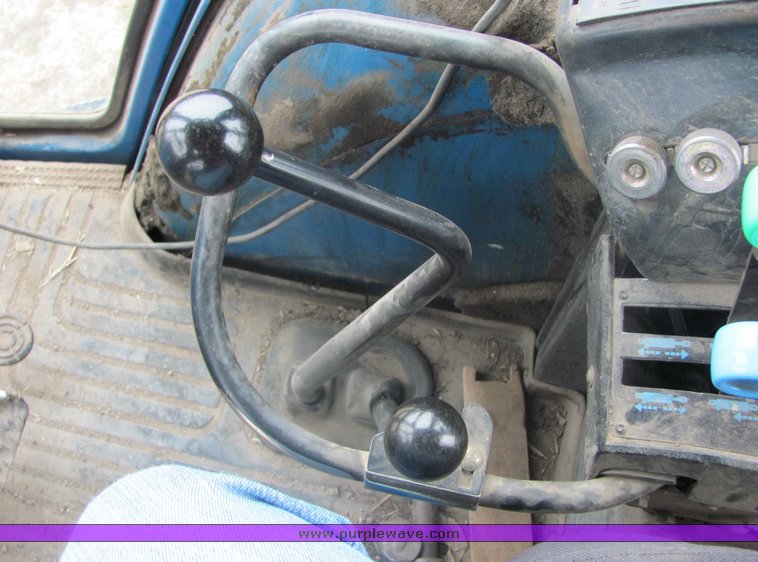 image for item 3439 1986 Ford TW25 tractor