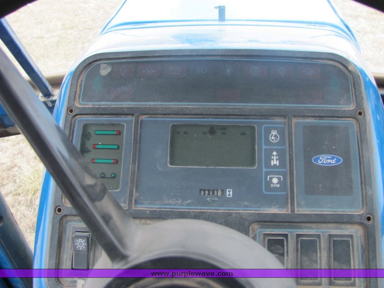 image for item 3439 1986 Ford TW25 tractor