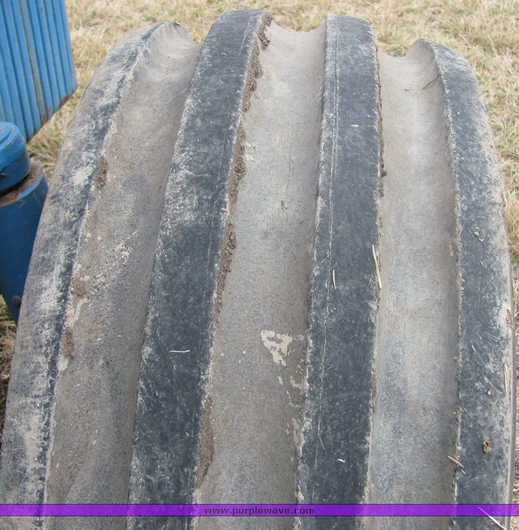 image for item 3439 1986 Ford TW25 tractor