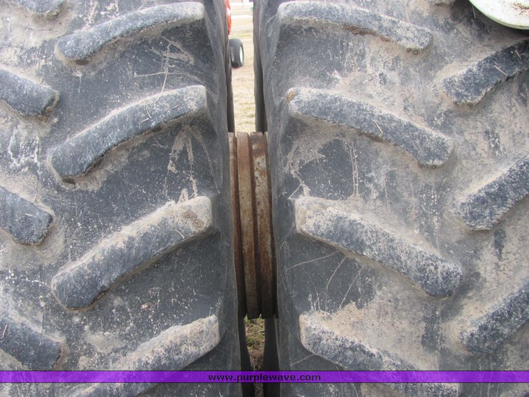 image for item 3439 1986 Ford TW25 tractor