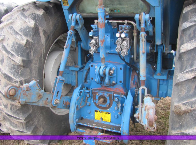 image for item 3439 1986 Ford TW25 tractor