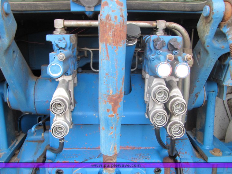 image for item 3439 1986 Ford TW25 tractor