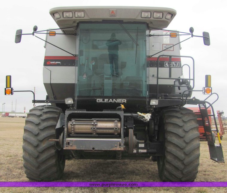 image for item 3440 2002 Gleaner R-62 combine