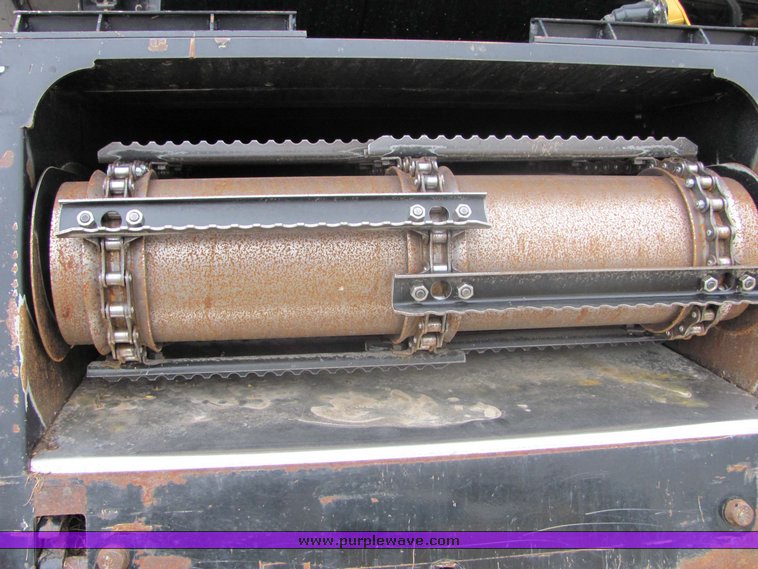 image for item 3440 2002 Gleaner R-62 combine