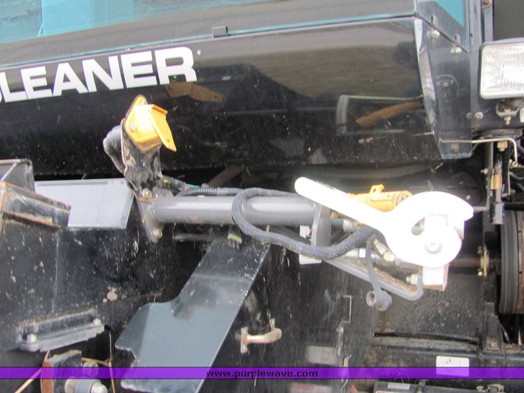 image for item 3440 2002 Gleaner R-62 combine