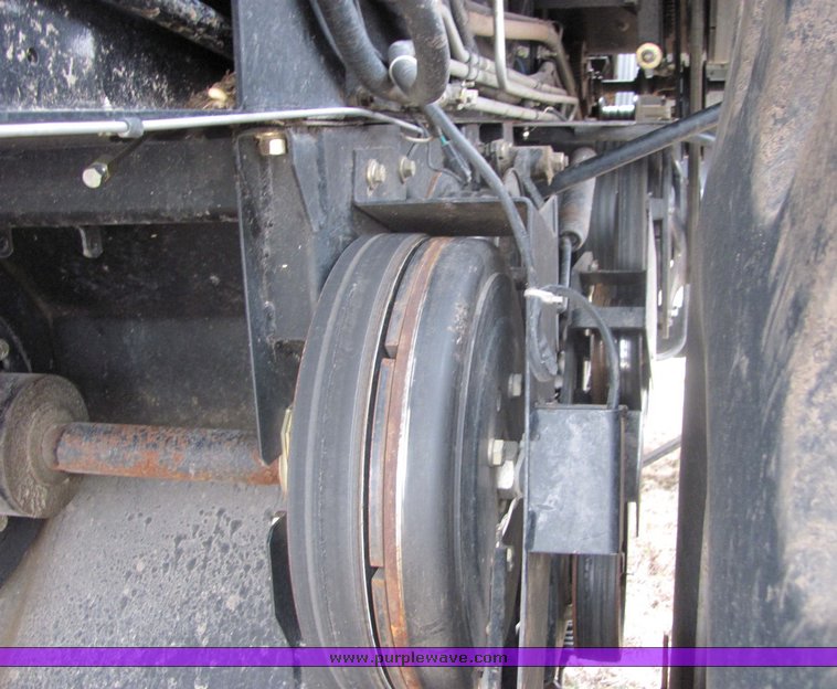 image for item 3440 2002 Gleaner R-62 combine