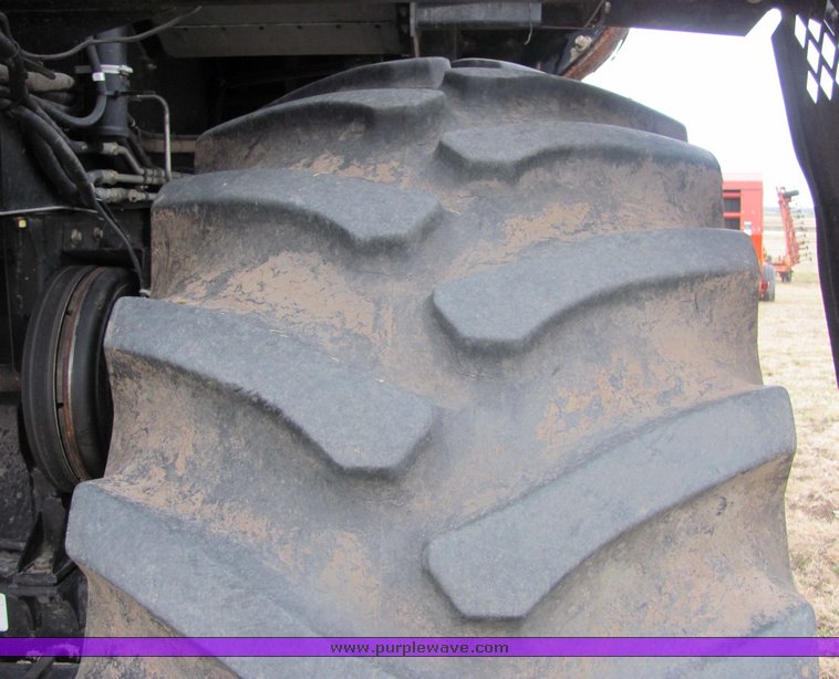 image for item 3440 2002 Gleaner R-62 combine