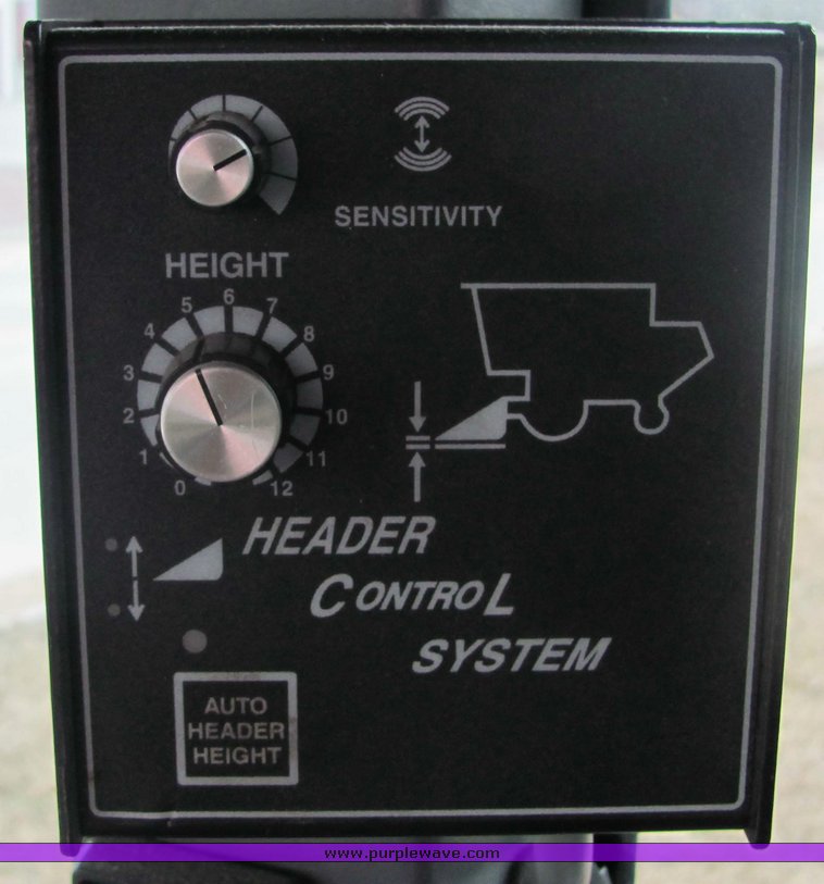 image for item 3440 2002 Gleaner R-62 combine