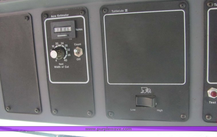 image for item 3440 2002 Gleaner R-62 combine