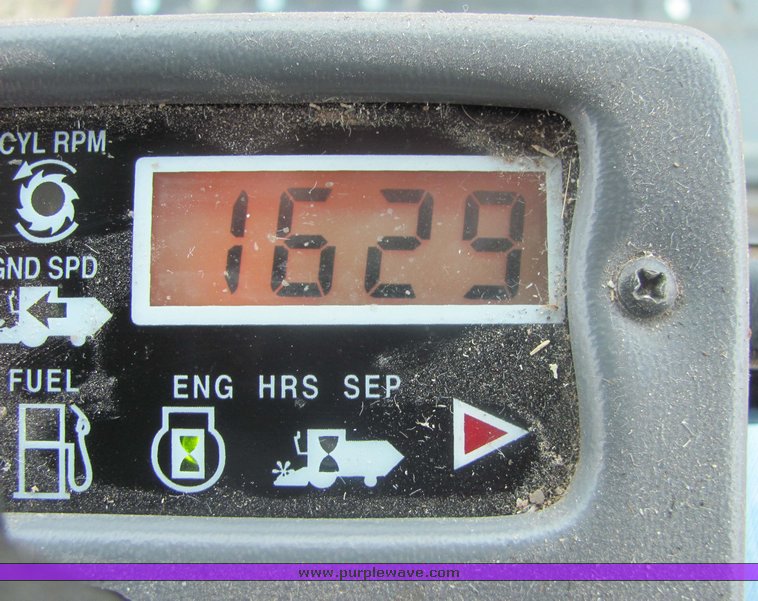 image for item 3440 2002 Gleaner R-62 combine