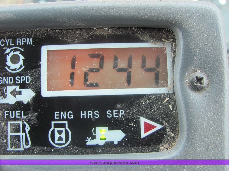 image for item 3440 2002 Gleaner R-62 combine