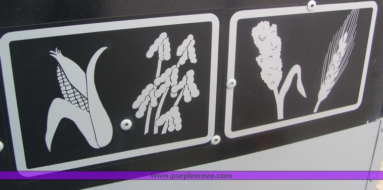 image for item 3440 2002 Gleaner R-62 combine