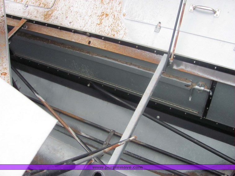 image for item 3440 2002 Gleaner R-62 combine