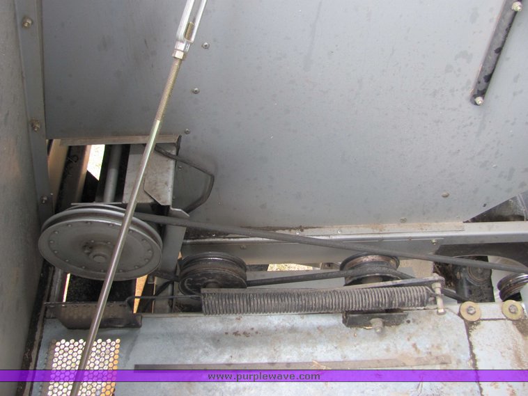 image for item 3440 2002 Gleaner R-62 combine