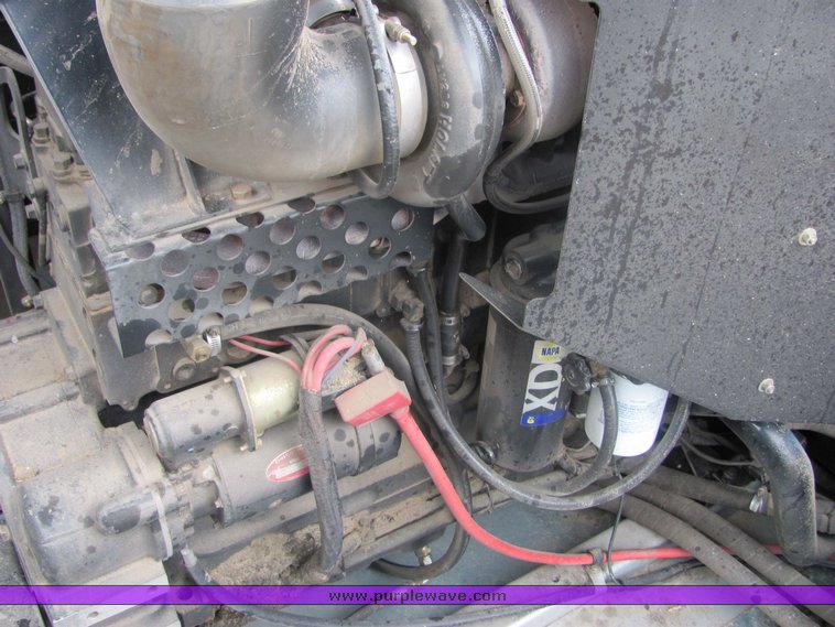 image for item 3440 2002 Gleaner R-62 combine