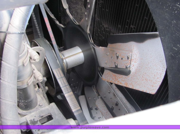 image for item 3440 2002 Gleaner R-62 combine