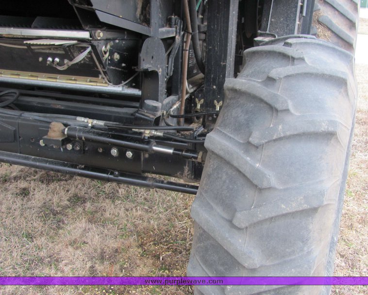 image for item 3440 2002 Gleaner R-62 combine