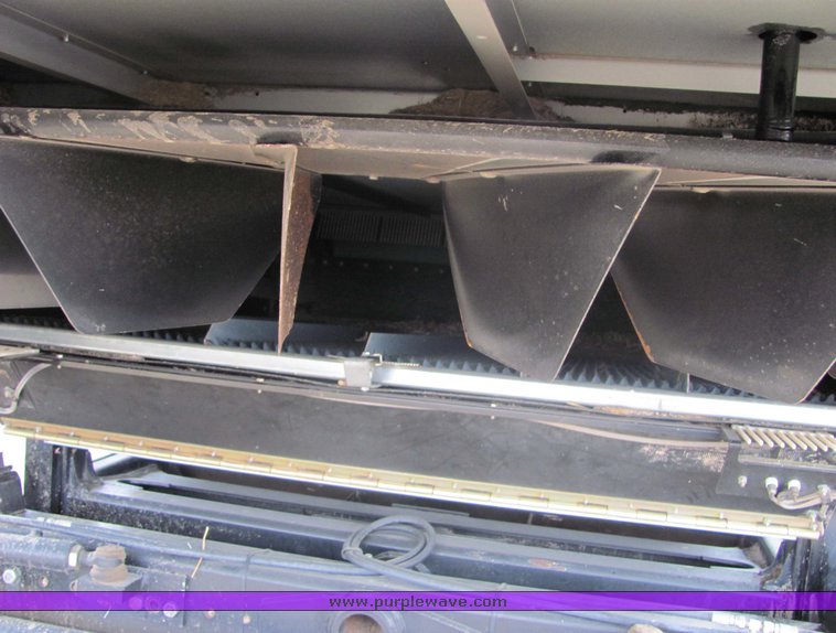 image for item 3440 2002 Gleaner R-62 combine