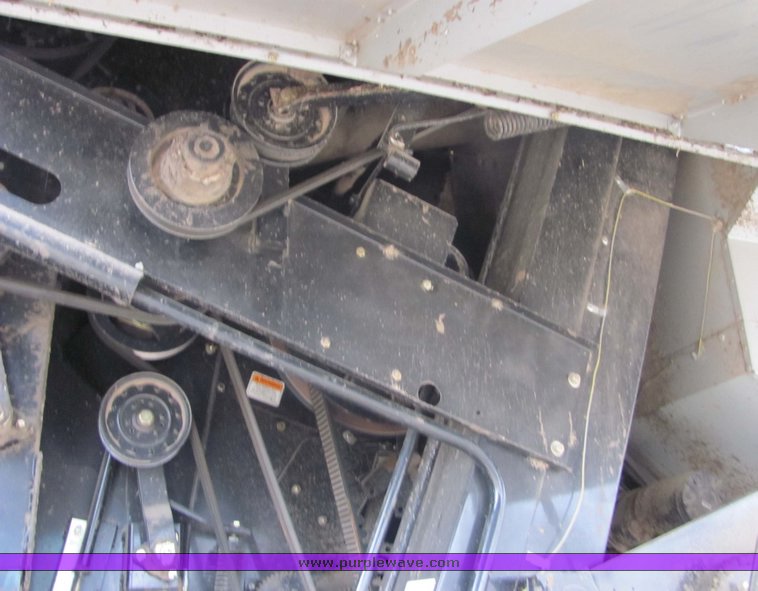 image for item 3440 2002 Gleaner R-62 combine