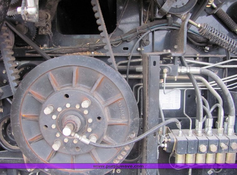 image for item 3440 2002 Gleaner R-62 combine