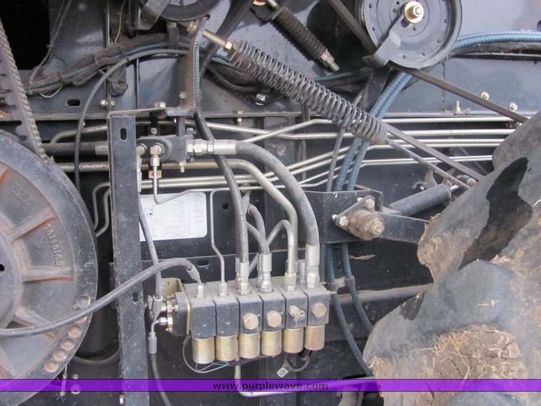 image for item 3440 2002 Gleaner R-62 combine