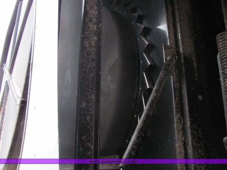 image for item 3440 2002 Gleaner R-62 combine