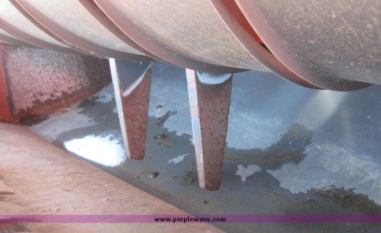 image for item 3925 2005 Hesston 4910 large square baler with bales chute