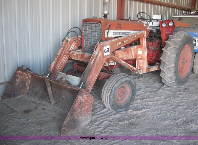 image for item 3930 International 544 tractor with GB800 loader