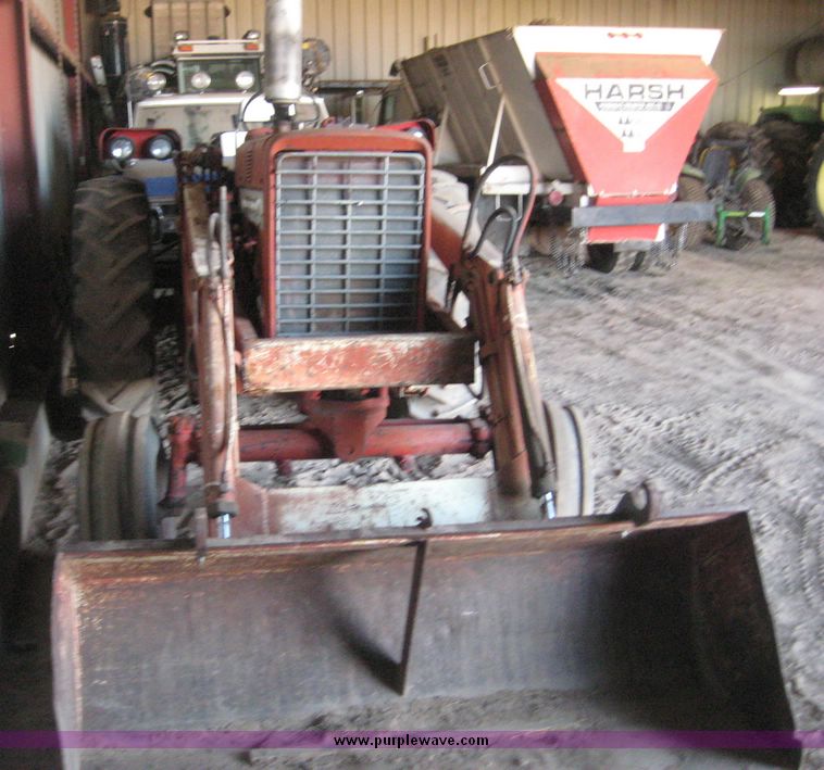 image for item 3930 International 544 tractor with GB800 loader