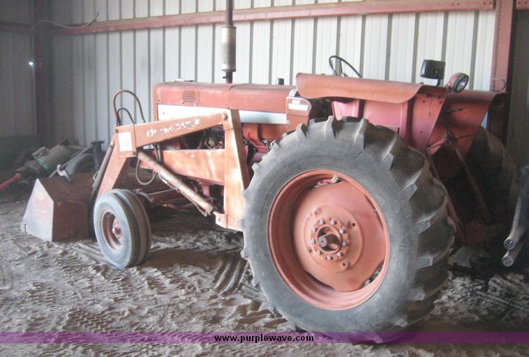 image for item 3930 International 544 tractor with GB800 loader