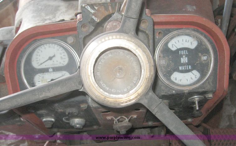 image for item 3930 International 544 tractor with GB800 loader