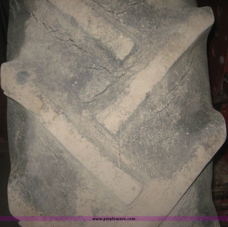 image for item 3930 International 544 tractor with GB800 loader