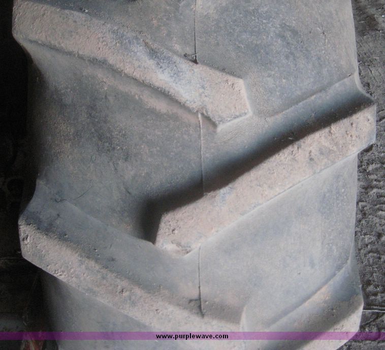 image for item 3930 International 544 tractor with GB800 loader