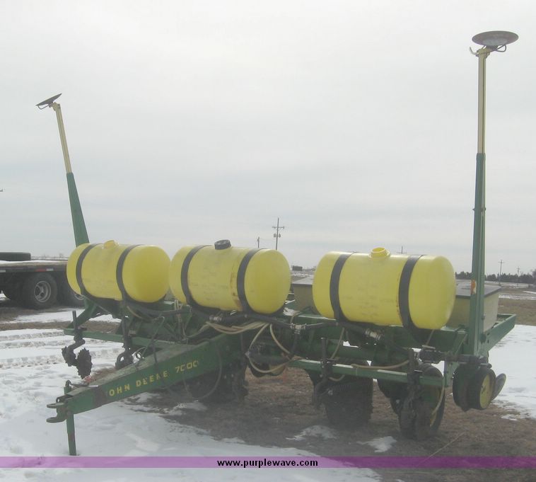 image for item 3934 John Deere 7000 planter