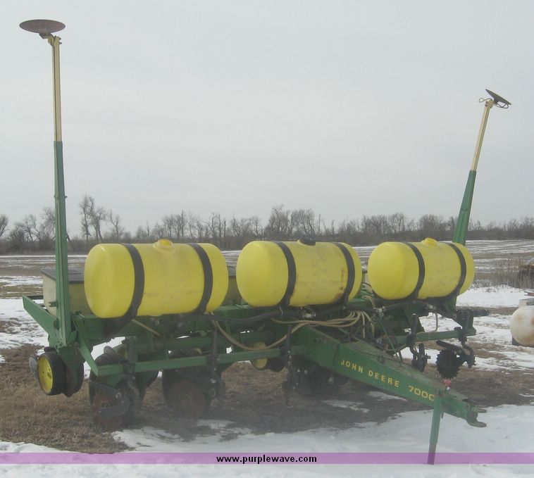 image for item 3934 John Deere 7000 planter
